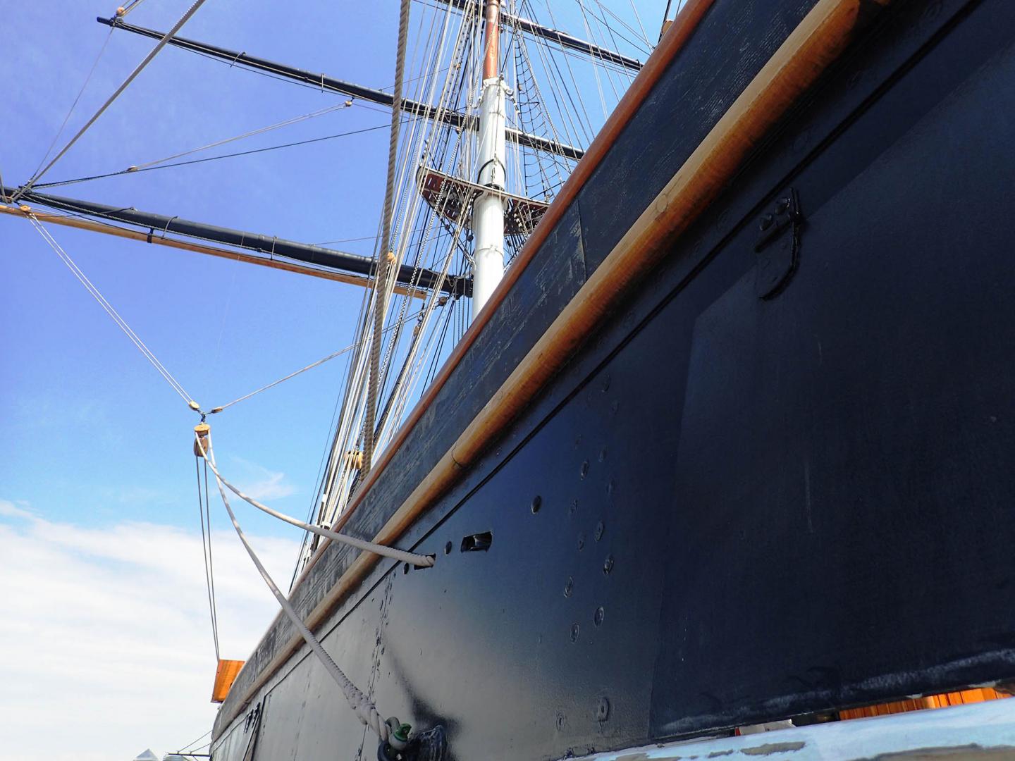 Cutty Sark pin rail exterior